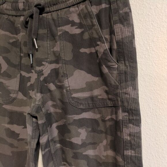 ATHLETA WOMEN'S 0 BLACK OLIVE GREEN ELASTIC WAIST CAMO FARALLON JOGGER PANTS - Picture 3 of 9